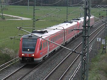 In beide Richtungen: Der Kreis Haßberge will im Verkehrsverbund Großraum Nürnberg den Anschluss erweitern, außerdem sucht er auch die Kooperation mit dem Verkehrsverbund Mainfranken. Foto: Archiv/M. Einwag