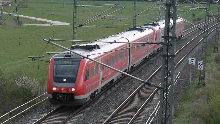 In beide Richtungen: Der Kreis Haßberge will im Verkehrsverbund Großraum Nürnberg den Anschluss erweitern, außerdem sucht er auch die Kooperation mit dem Verkehrsverbund Mainfranken. Foto: Archiv/M. Einwag
