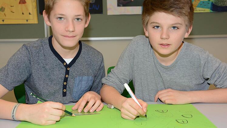 "Bunt statt blau": Kulmbacher Realschüler gestalten Wettbewerbs-Plakate. Foto: Dagmar Besand
