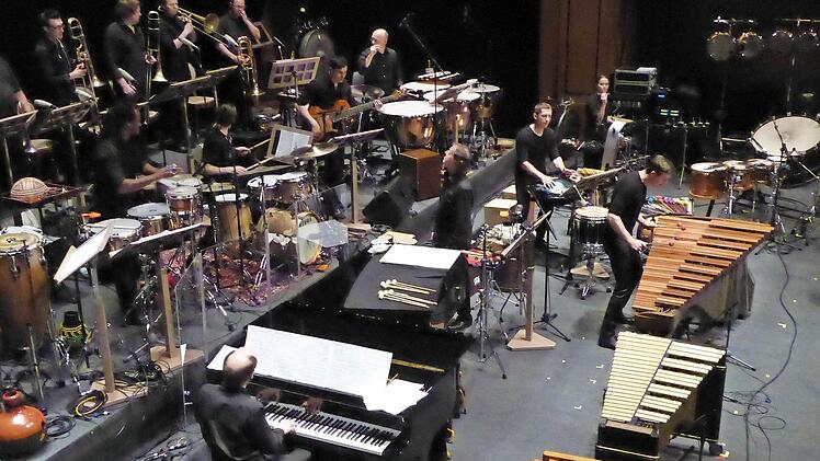 Martin Grubinger und das Percussive Planet Ensemble. Foto: Ahnert