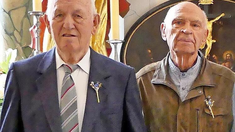Kronjuwel-Konfirmation feireten Rudolf Hartmann (im Bild, links) und Leander Möbius.