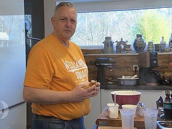 Früher Turniertänzer, jetzt Hobbykoch mit "Dinner"-Ambitionen: Tom (60) aus Oldenburg.