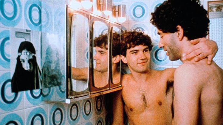 "Labyrinth der Leidenschaften" ist eine rebellische Screwball-Komödie, die sich vor allem um "das Eine" dreht.