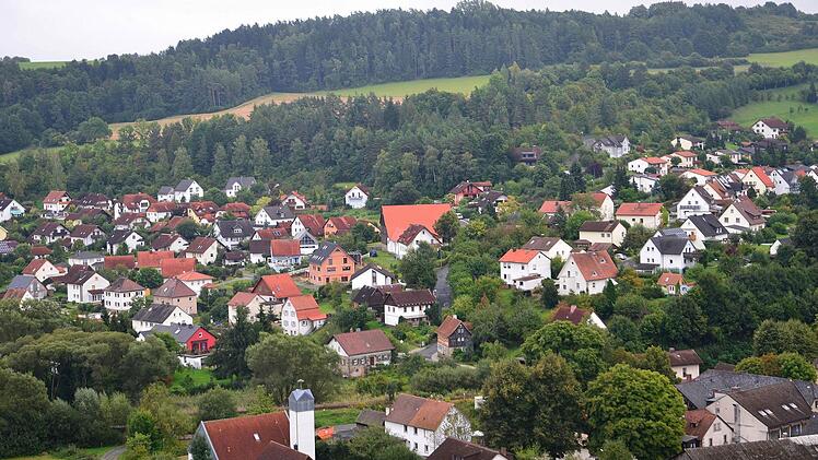 Die östliche Seite des Hauptorts Trebgast wird von Bauinteressenten offenbar bevorzugt. Die Gemeinde will nun prüfen, wo in diesem Bereich eventuell neue Baugrundstücke ausgewiesen werden können. Foto: Dieter Hübner