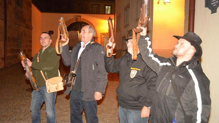 Die Narren beim Rathaussturm in Bad Kissingen.  Foto: Peter Rauch