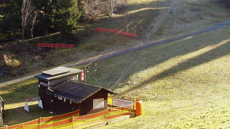 Einsam und verlassen: An Wintersport ist auf der Piste in Ludwigsstadt nicht zu denken. Foto: V. Schadeck/Archiv