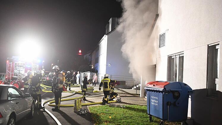 Dicker Rauch zog aus der Tiefgarage nach oben und in das Hotel. Foto: Ronald Rinklef