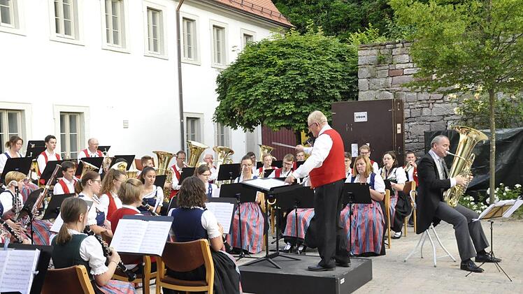Das Symphonische Blasorchester Volkach ist ein Synonym für erlesene konzertante und symphonische Blasmusik, die jeden Blasmusikfreund begeistert.Peter Klopf