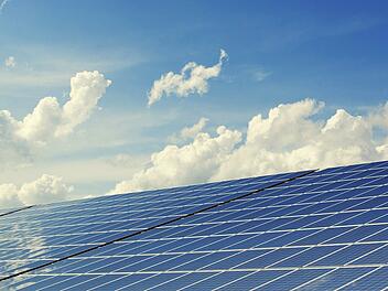 Liegen aufgrund hoher Stromkosten wieder voll im Trend: Solarpaneele