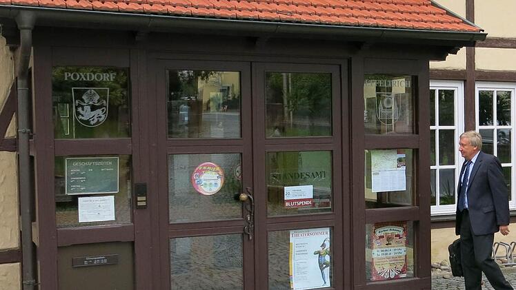 Seit 100 Tagen ist das Rathaus der VG Effeltrich jetzt die Arbeitsstelle von Bürgermeister Paul Steins.  Foto: Malbrich