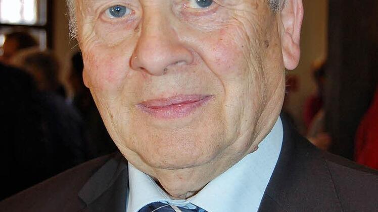 Mit der goldenen Stadtmedaille ausgezeichnet: Stadtarchivar Klaus-Dieter Guhling (76). Foto: Sigismund von Dobschütz