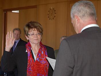 Wie geht's weiter mit Elke Protzmann? Ob die Zweite Bürgermeisterin, hier bei ihrer Vereidigung im Mai 2014, noch der CSU-Fraktion im Stadtrat von Neustadt angehört, ist nach wie vor unklar.CT-Archiv
