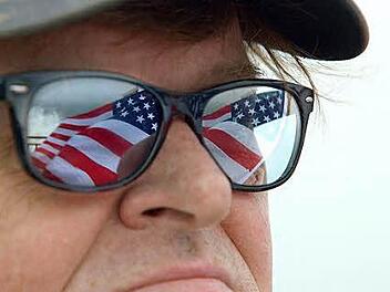 Seine Invasion führte ihn auch nach Franken: Michael Moore. Foto: Berlinale