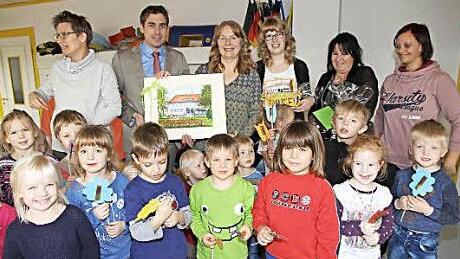 Bürgermeister Torsten Gunselmann verabschiedete Johanna Nagengast in den Vorruhestand. Foto: Mathias Erlwein