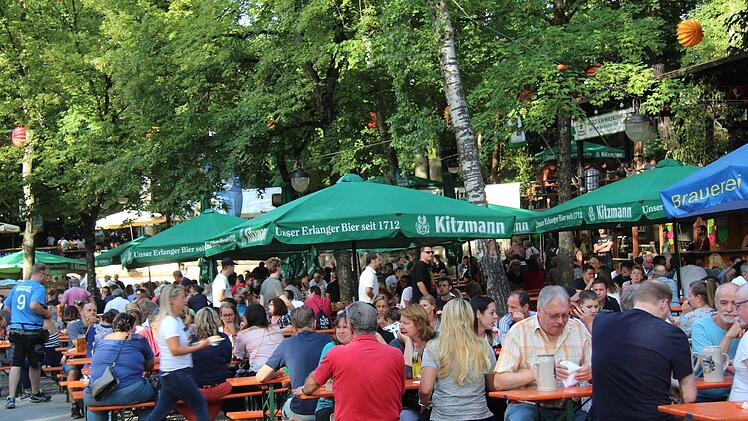 Die Rettungskräfte genossen den Abend auf der Sommerkirchweih.   Foto: Richard Sänger