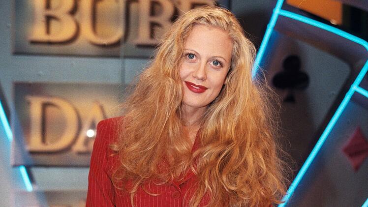 Als Assistentin von Elmar Hörig stand Barbara Schöneberger in der Sat.1-Spieleshow "Bube, Dame, Hörig" vor der Kamera.