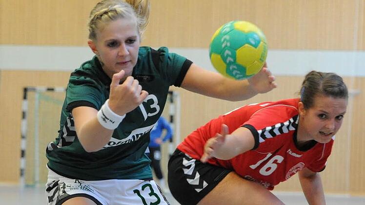 Zu fix für ihre Gegnerin ist Nina Barnickel (links) von der SG Garitz/Nüdlingen. Foto: Hopf