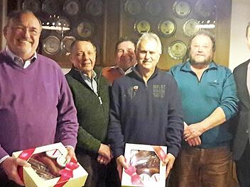 Ehrungen anlässlich der Hauptversammlung bei den Weitramsdorfer Kleintierzüchtern (von links): Rainer Litzen, Wolfram Stelzner, Werner Strehler, Bernd Rose, Dieter Weiß und Dritter Bürgermeister Michael Rädlein (CSU).  Foto: privat