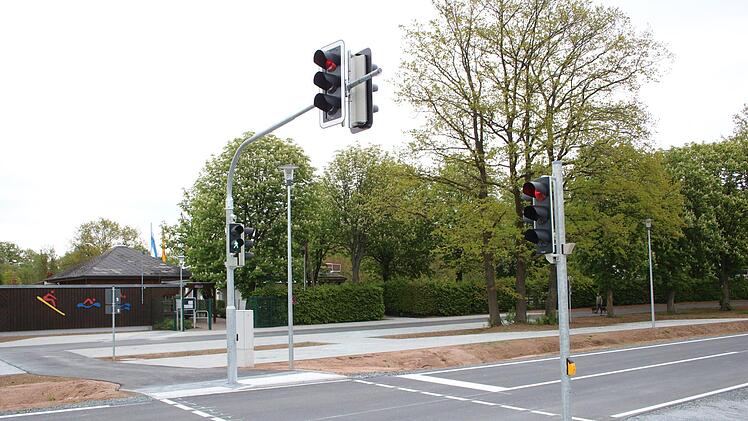 Nach knapp einem Jahr Bauzeit ist die Heinersreuther Straße wieder offiziell für den Verkehr freigegeben. Foto: Jürgen Gärtner