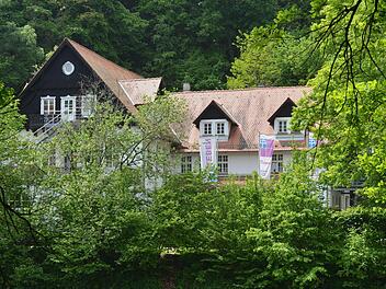 Die Jugendherberge "Wolfsschlucht" im Bamberger Hain wird in Zukunft ein Haus für Kinder und Jugendliche bleiben. Foto: Ronald Rinklef