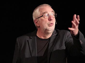 Hans Klaffl, gestenreich und voller Mimik in Neunkirchen Foto: Josef Hofbauer