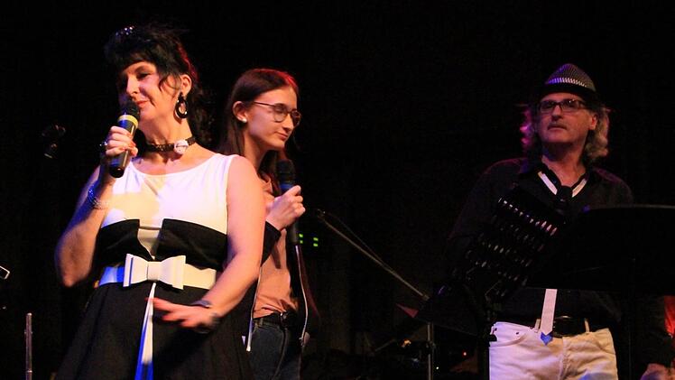 Harald und Sabine bekamen von Nichte Xenia Unterstützung.  Foto: ad