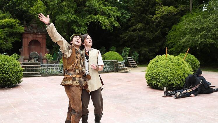 "Robin Hood" feierte Premiere als Familienstück auf der Coburger Freilicht-Bühne am Herzog-Alfred-Brunnen im Hofgarten.Foto: Henning Rosenbusch