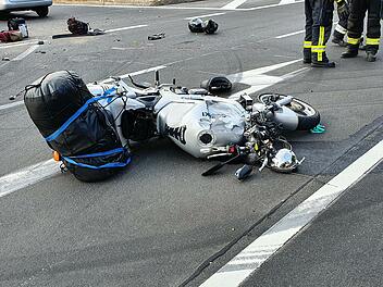 Das Motorrad des 25-Jährigen, der bei einem Zusammenstoß auf der B286 (früher B27) an der Autobahn-Anschlussstelle Volkers tödlich verunglückte. An dieser Stelle knallte es in den vergangenen Jahren öfters. Foto: Freiwillige Feuerwehr Bad Brückenau