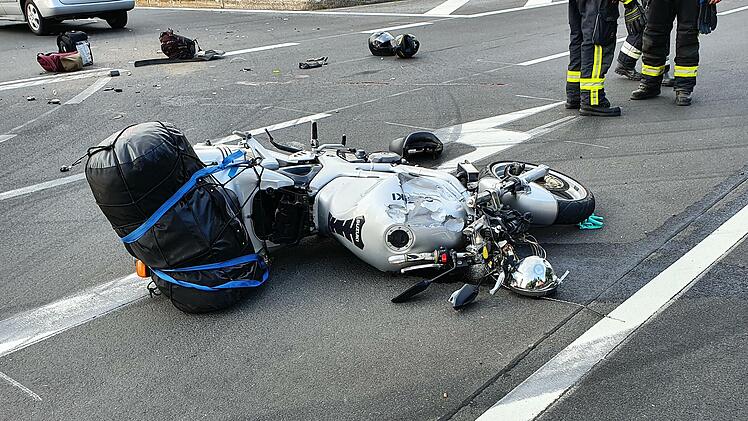 Das Motorrad des 25-Jährigen, der bei einem Zusammenstoß auf der B286 (früher B27) an der Autobahn-Anschlussstelle Volkers tödlich verunglückte. An dieser Stelle knallte es in den vergangenen Jahren öfters. Foto: Freiwillige Feuerwehr Bad Brückenau