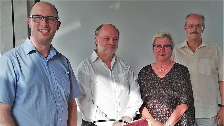 Vorsitzender Maik Richter (links) mit seinen neu gewählten Vorstandskollegen Dirk Thiele (2. Vorsitzender), Birgit Eber (Schriftführerin) und Karsten Aurich (Schatzmeister).