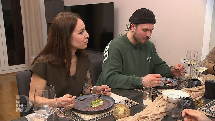 Tim schwelgt im Cheesecake, für Katharina ist er nicht perfekt.