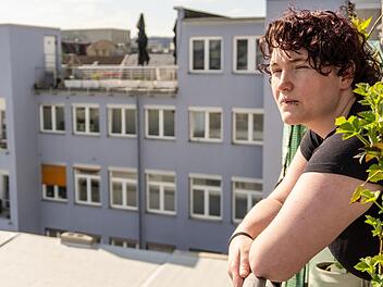 Genoveva, genannte Veva, lebt seit ihrer Kindheit in Armut. Die ZDF-Reportagereihe "37°" begleitet sie und weitere Menschen am Existenzminimum auf ihrem Weg in ein neues Leben.