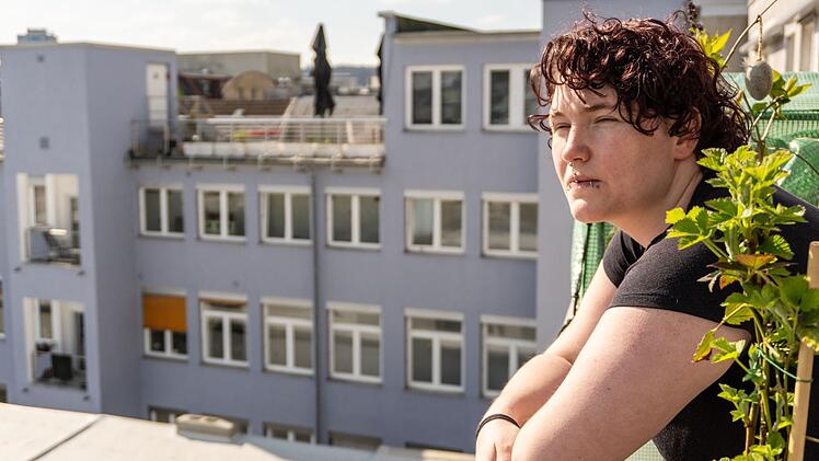 Genoveva, genannte Veva, lebt seit ihrer Kindheit in Armut. Die ZDF-Reportagereihe "37°" begleitet sie und weitere Menschen am Existenzminimum auf ihrem Weg in ein neues Leben.