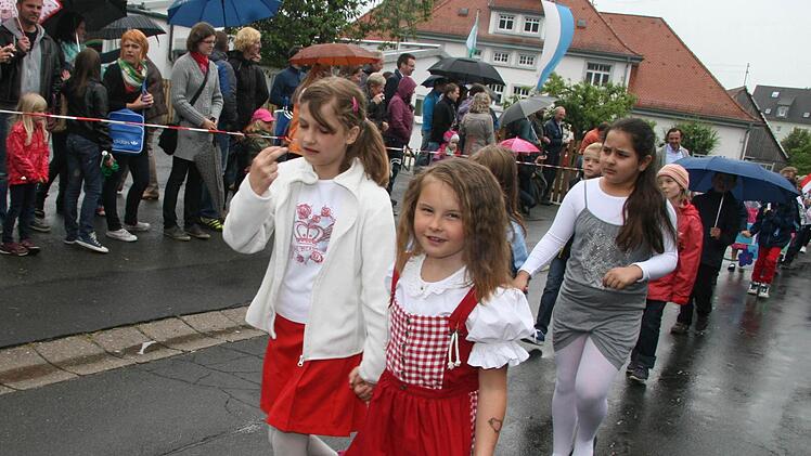 Fränkische Trachten war beim Wiesenfest in Burghaig Trumpf. Fotos: Sonja Adam