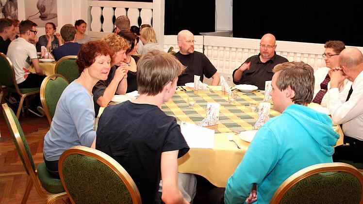 Gemütliches Beisammensein am VorabendFoto: Johanna Blum