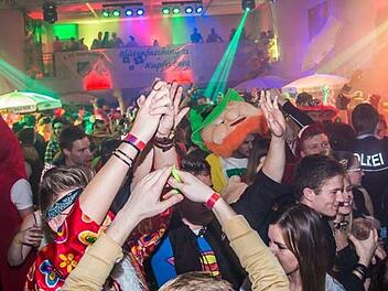 Auf die Feierbiester beim Blütenfasching ist Verlass. Am Samstag wird die Kupferberger Stadthalle wieder wackeln.privat