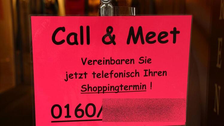 Wenn die Terminvereinbarung per Telefon statt via Internet erfolgt, wird aus "Click & Meet" eben "Call & Meet" - oder man klopft einfach an der Tür...
