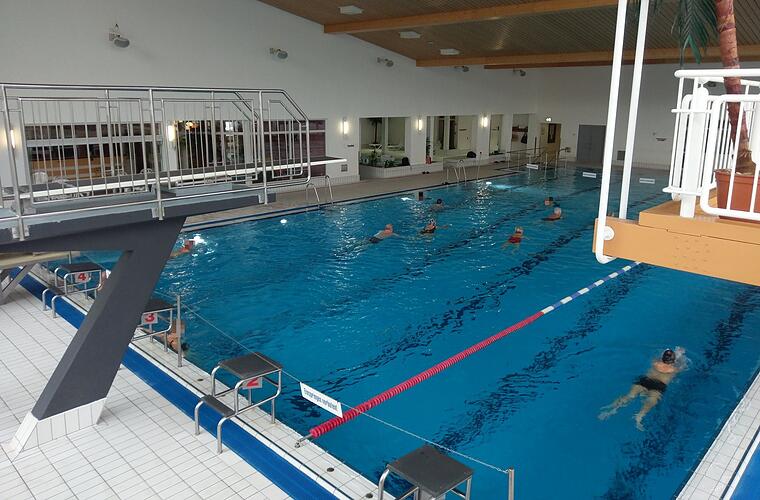 Kulmbacher Hallenbad senkt Temperatur in Becken und Umkleiden - neue Sauna geht nicht in Betrieb