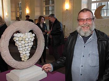 In der Ausstellung "Magie der Steine" zeigt Gerald Weismantel Kunstwerke aus Naturstein.  Fotos: Roland Mayer