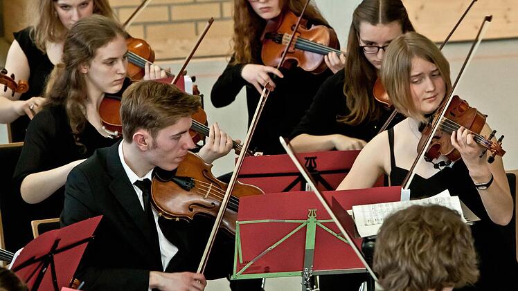 Unter der Leitung von Till Fabian Weser gastierte das Jugendsymphonieorchester Oberfranken erstmals in Bad Rodach.Foto: Jochen Berger