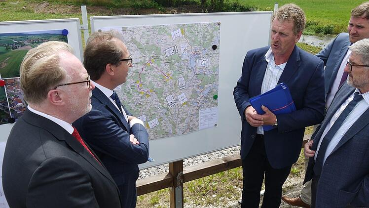 DIe Pläne für den Ausbau der Bundesstraße 303 bei Ahorn sind schon gemacht. Foto: Berthold Köhler