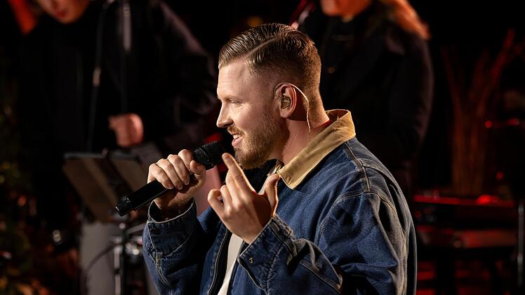 Rapper FiNCH wünschte sich in seiner Version von "Sommer, Sonne, Depressionen" wieder 20 zu sein.