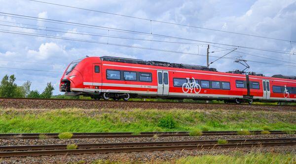 Bei Regensburg blieb ein Regionalexpress der Deutschen Bahn liegen