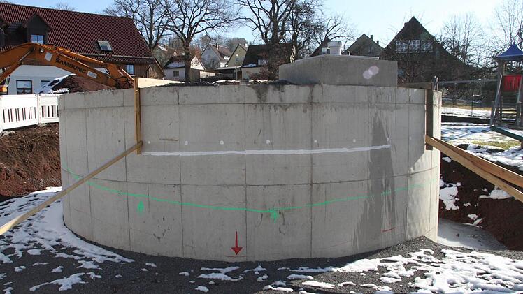 Die Geschichte um den Bau und Abriss des Löschwasserbehälters vor dem Schloss in Wernstein ist noch nicht zu Ende. Foto: Archiv/Jürgen Gärtner