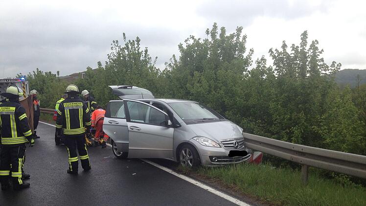Der t&ouml;dliche Unfall e passierte auf der Kreisstra&szlig;e zwischen Gro&szlig;enbrach und Kleinbrach. Foto: Harald Albert