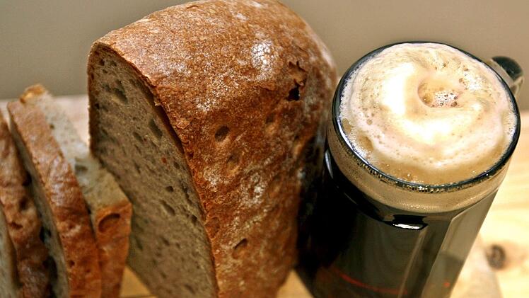 Mit den steigenden Energie- und Rohstoffpreisen werden auch Bier und Brot teurer.