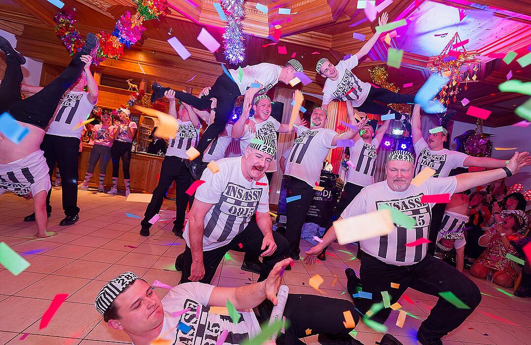 Drei Männerballetts, Musik von DJ Asti und vieles mehr gab es beim Weiberfasching!