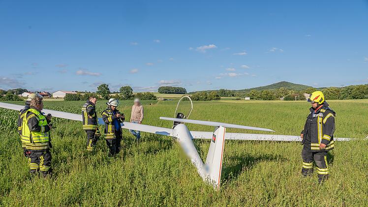Dreifache Notlandung: Drei Segelflieger m&uuml;ssen zeitgleich neben der A73 notlanden