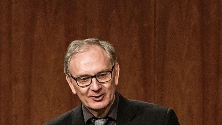 Erstmals begrüßte der neue Vorsitzende der Gesellschaft der Musikfreunde Coburg, Alfon Kreczy, das Publikum zum Saisonauftakt im Kongresshaus.Foto: Jochen Berger