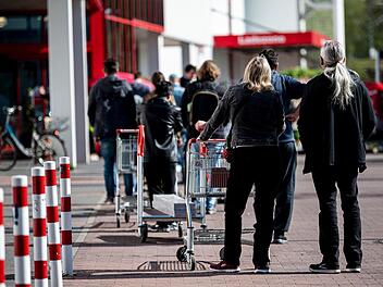 Ich reihe mich geduldig in jede Warteschlange ein. Bei einem Satz am Ende des Weges aber könnte ich ausflippen. Symbolfoto: dpa